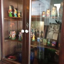 ガラスケースの中も、可愛いお人形などありました。