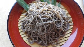 上田城跡公園入口にある手打そば処