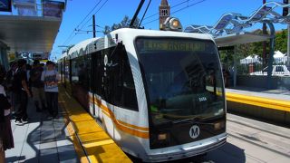 ダウンタウンを中心に空港やハリウッドなどメトロバスと組み合わせられる便利な足