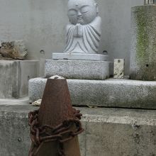 砲弾、そして地蔵