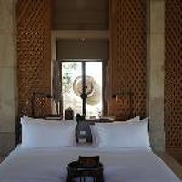 やや冷たい感じの部屋