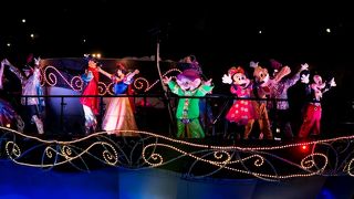 幻想的な海上パレード