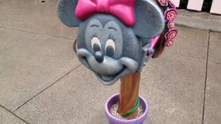 ディズニーキャラクターが住んで いる街「トゥーンタウン」にある