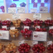 トマトもあります。