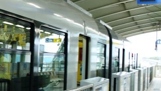 空港までの移動に便利