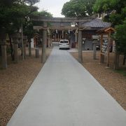 約1600年前茨田堤を守護するために作られた由緒ある神社