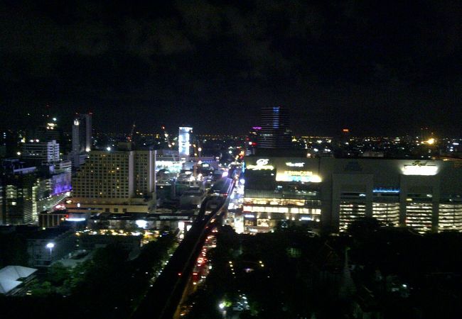 ゆったりとしたスペースで楽しむ夜景