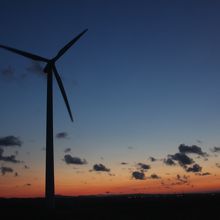 夕日に映える風車