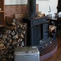 薪を使う暖炉がありました