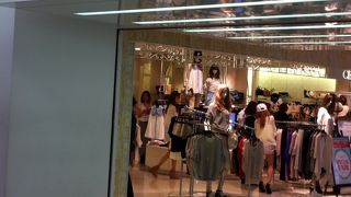 日本各地のおいしいものが食べられます