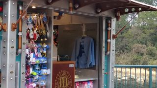 ポートディスカバリーにあるワゴンショップ、かつて史上最大級のストーム（嵐）に飲みこまれそうに・・・