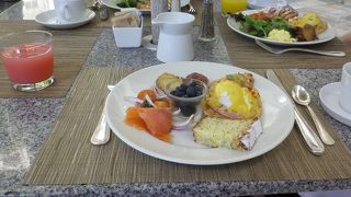 モアナサーフライダーで朝食