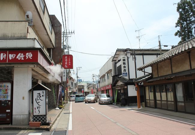 薄皮の上品なお味の月岡の温泉まんじゅうのお店