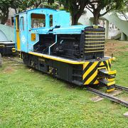 沖縄軽便鉄道の機関車があり