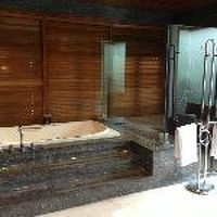 バトラーがつく