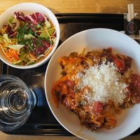 夕食（主菜、サラダ）