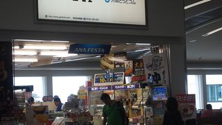 搭乗ゲート近くのANA　FESTA