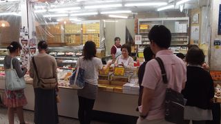 沖縄の昔ながらのお菓子があり