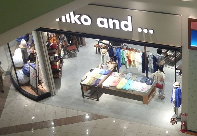 Cool & Slow Lifeをコンセプトにナチュラルテイストの服とインテリア雑貨の店屋