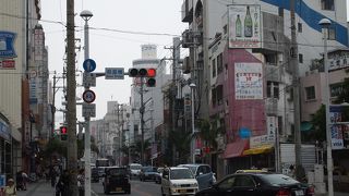 国際通りのなかほどでいい目印となっている