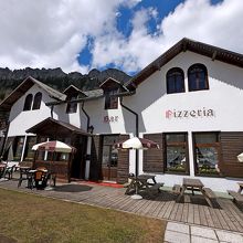 エーデルワイスというチロル風の名前のPizzeria