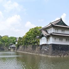 左手奥の三層の櫓が富士見櫓