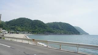 桜島を望んで、絶景の中で海水浴を楽しめる砂浜