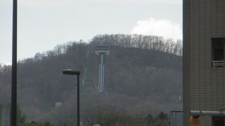 札幌の西側にそびえるジャンプ台♪