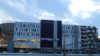 戸塚駅前。東急プラザと入居