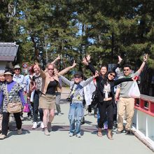 天橋立は、歩いて渡ることも出来ます。回転橋で記念撮影です