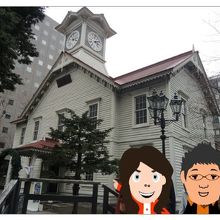 ビルにうずもれた時計台