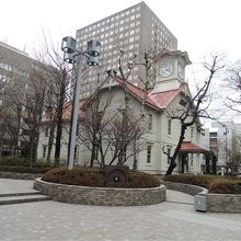 街を歩けばいきなり登場！