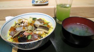 ランチだけどすごい　ばらちらし