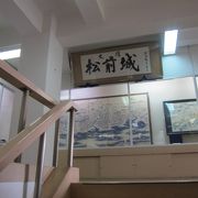 最上階にアイヌの有力者の絵や幕末の松前の写真を展示