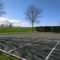 １階（フランスで言う０階）に宿泊。窓の外は駐車場でした。