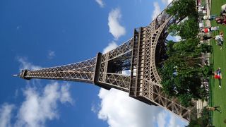 晴天時のエッフェル塔は最高！