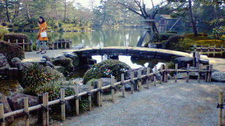 兼六園を代表する風景を作る石灯籠