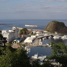 早朝のウトロ港の風景