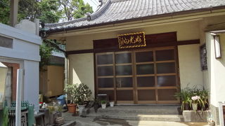 ロシア大使館脇の小さなお寺