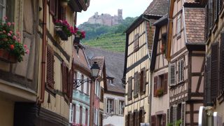 木組みの可愛い家が並ぶ路地が素敵です