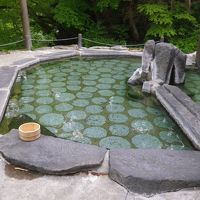 露天風呂は自然の中、のんびり出来ます