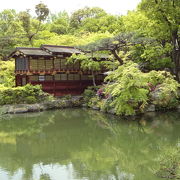 相楽園にある重要文化財です