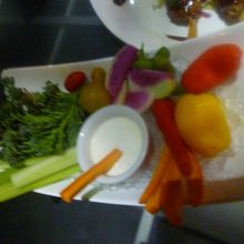 サラダはすべて生。ブロッコリーの生は初めてでしたが、OK