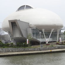 石ノ森萬画館（旧北上川越しに）