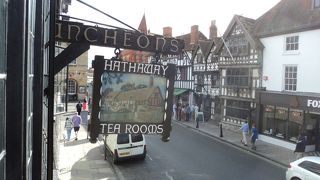 かわいいカフェで本場のスコーンを