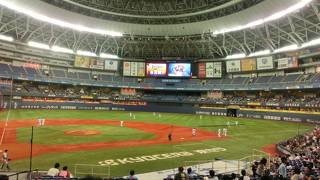 座席が狭い・・・殺風景な球場