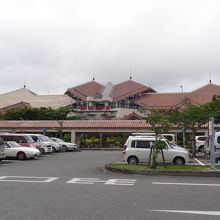 屋根の形が特徴的です