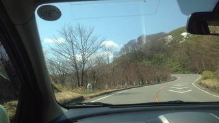 自然の中をドライブ