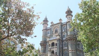 食料品や食器・生活用品などが定価買いできる