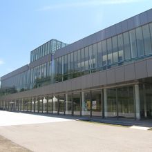 背面のガラス張りの様子